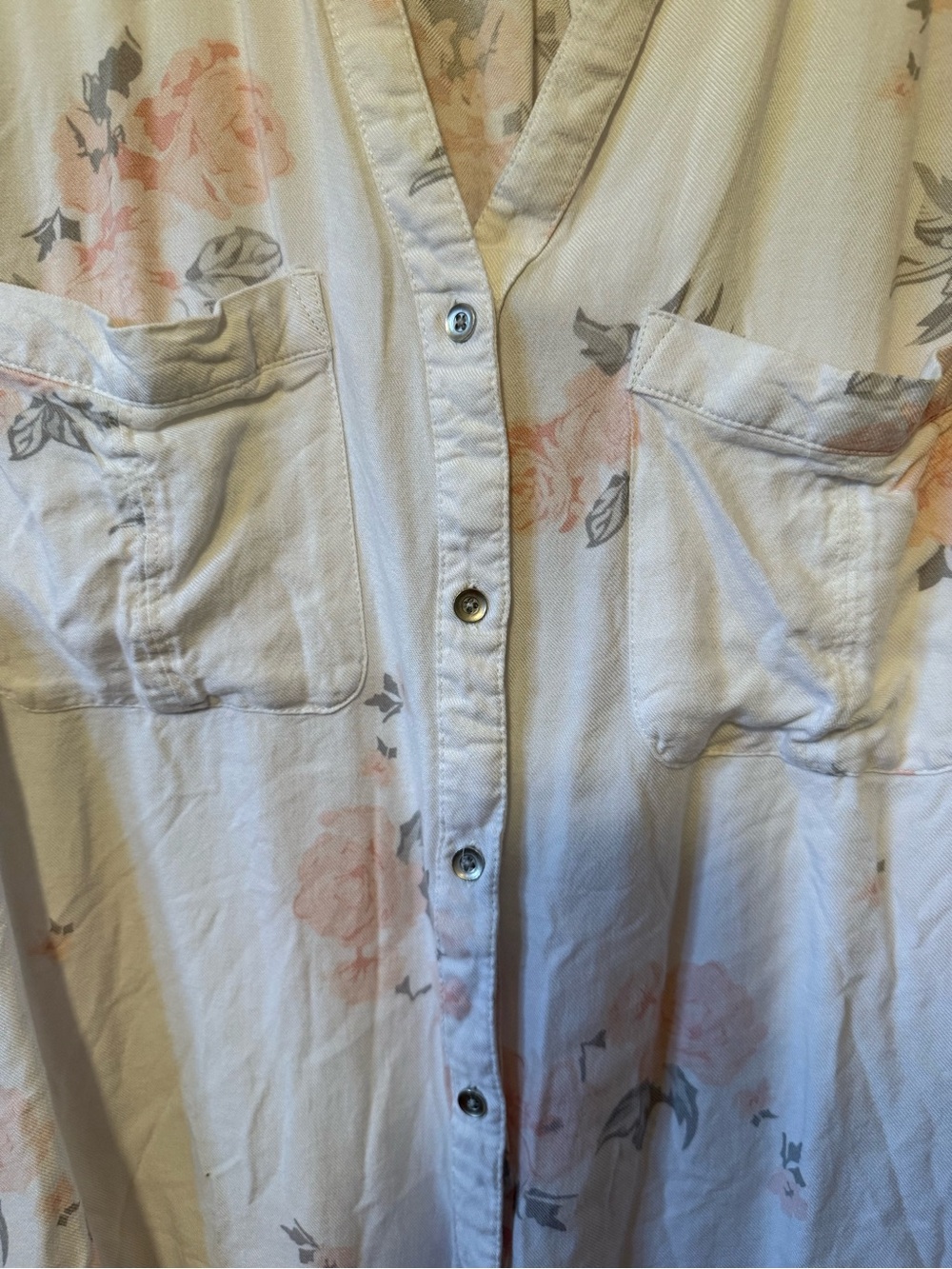Denver Hayes Floral Button-Up Blouse in Cream & Blush - Picture 2 of 5